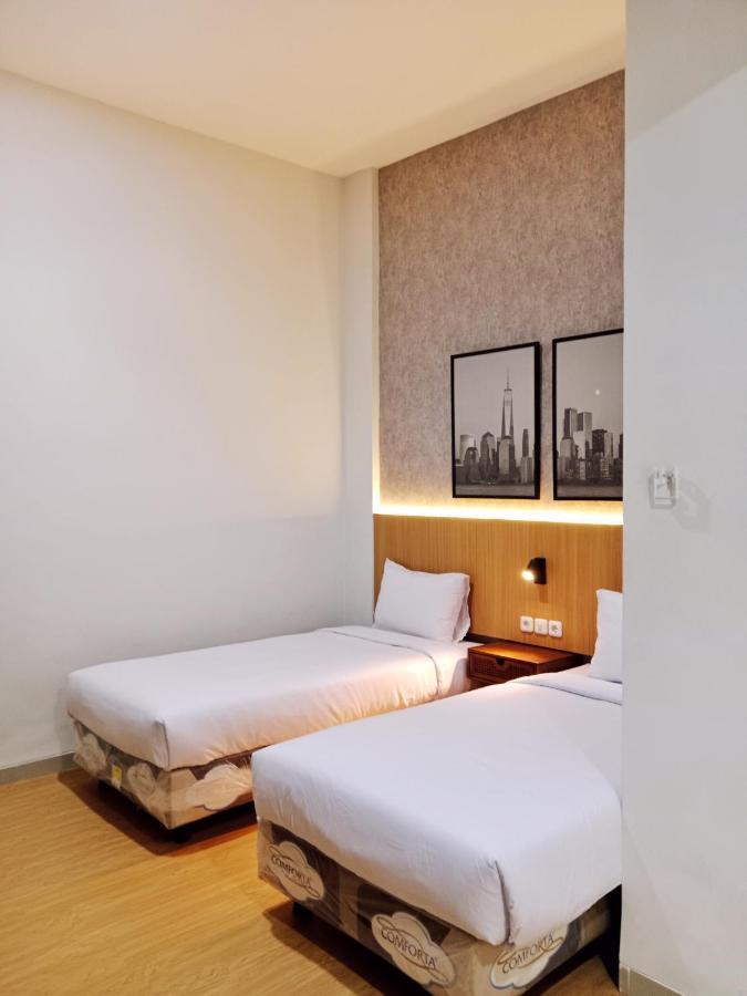 Andita Syariah Hotel Surabaya Exterior foto