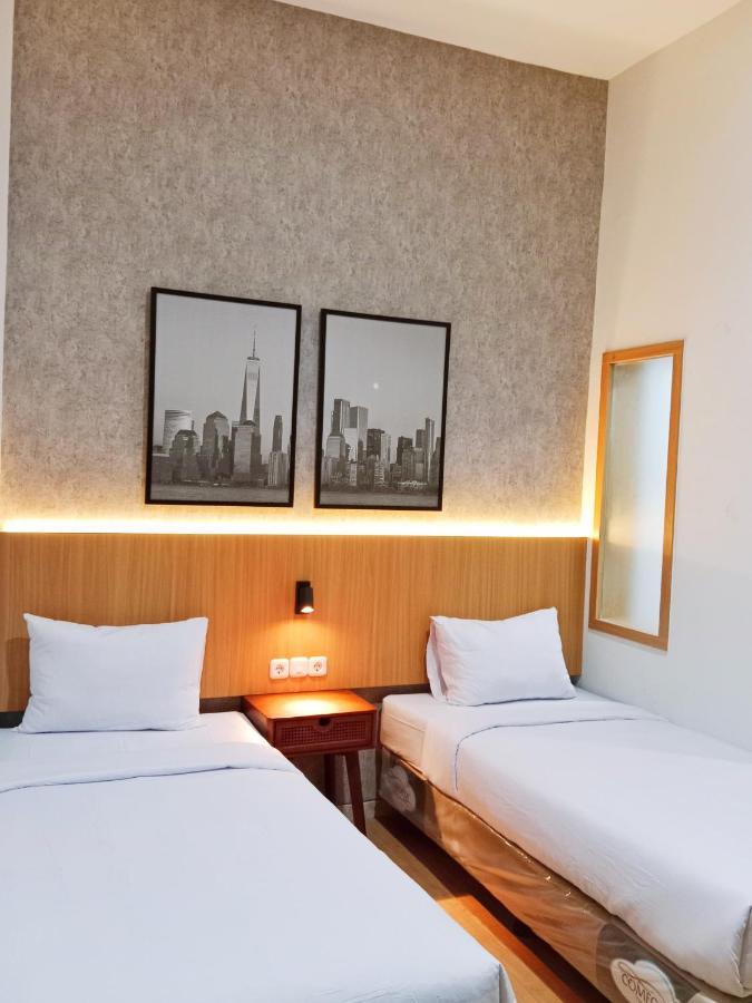 Andita Syariah Hotel Surabaya Exterior foto