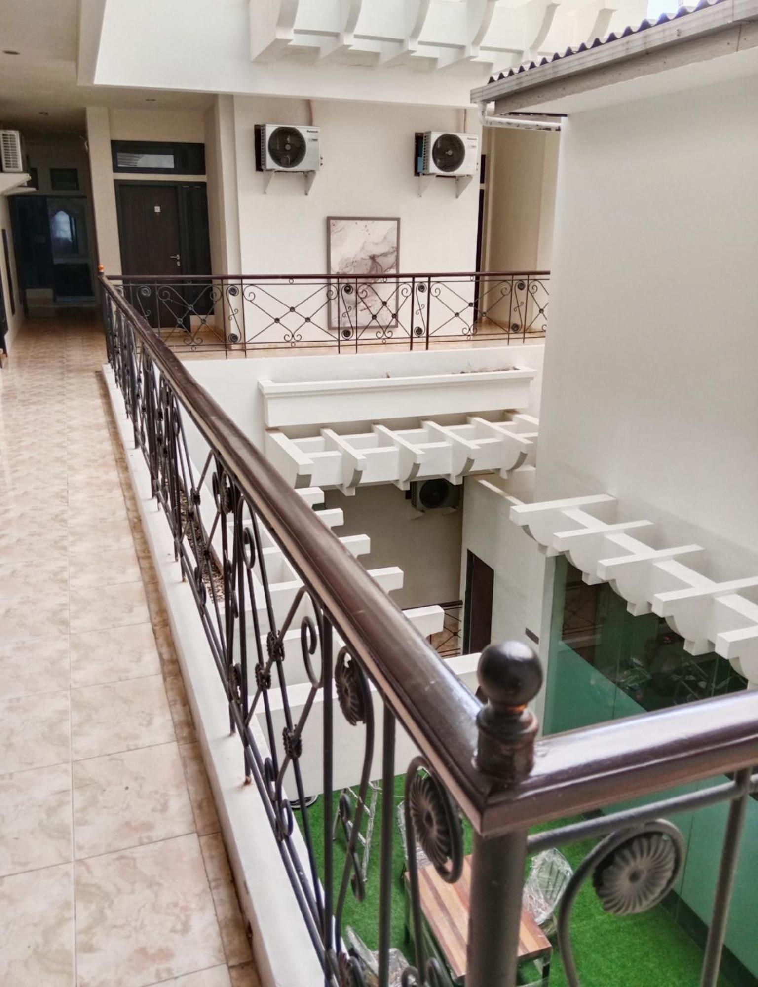 Andita Syariah Hotel Surabaya Exterior foto