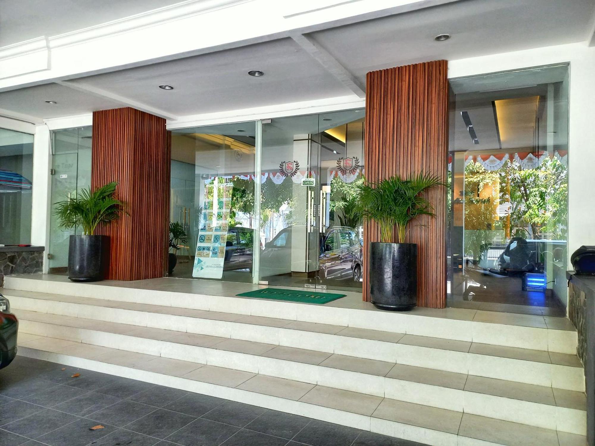Andita Syariah Hotel Surabaya Exterior foto